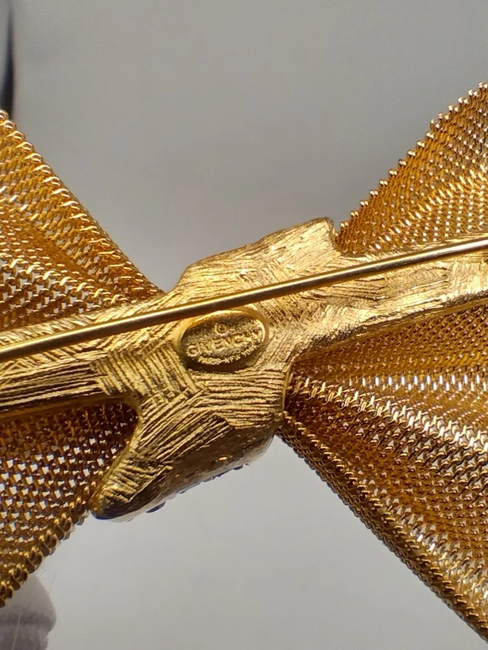 Givenchy Gold Tone Mesh Bow With CZ Crystal Brooch - Picture 4 of 4